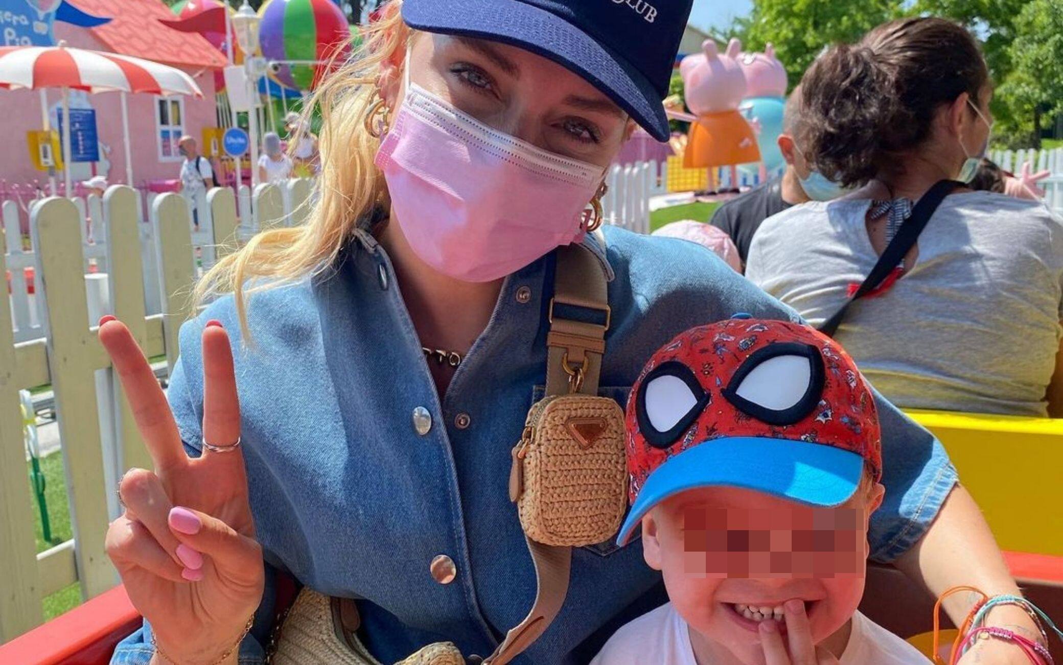 Chiara Ferragni in visita a Gardaland con il figlio Leone