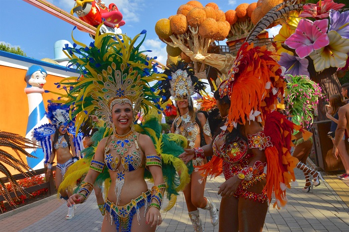 L'evento Alegria Latina a Gardaland con Juliana Moreira